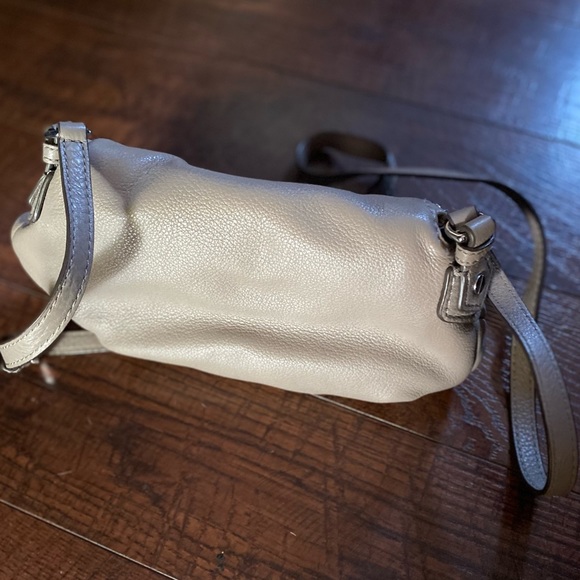 Mark Jacobs New York Cream Purse - Picture 3 of 3